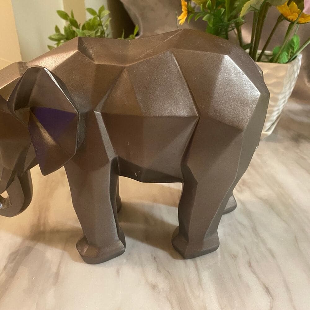 Decmode Modern 8 Inch Polished Silver Faceted Elephant Polystone Sculpture - Thumbnail 3