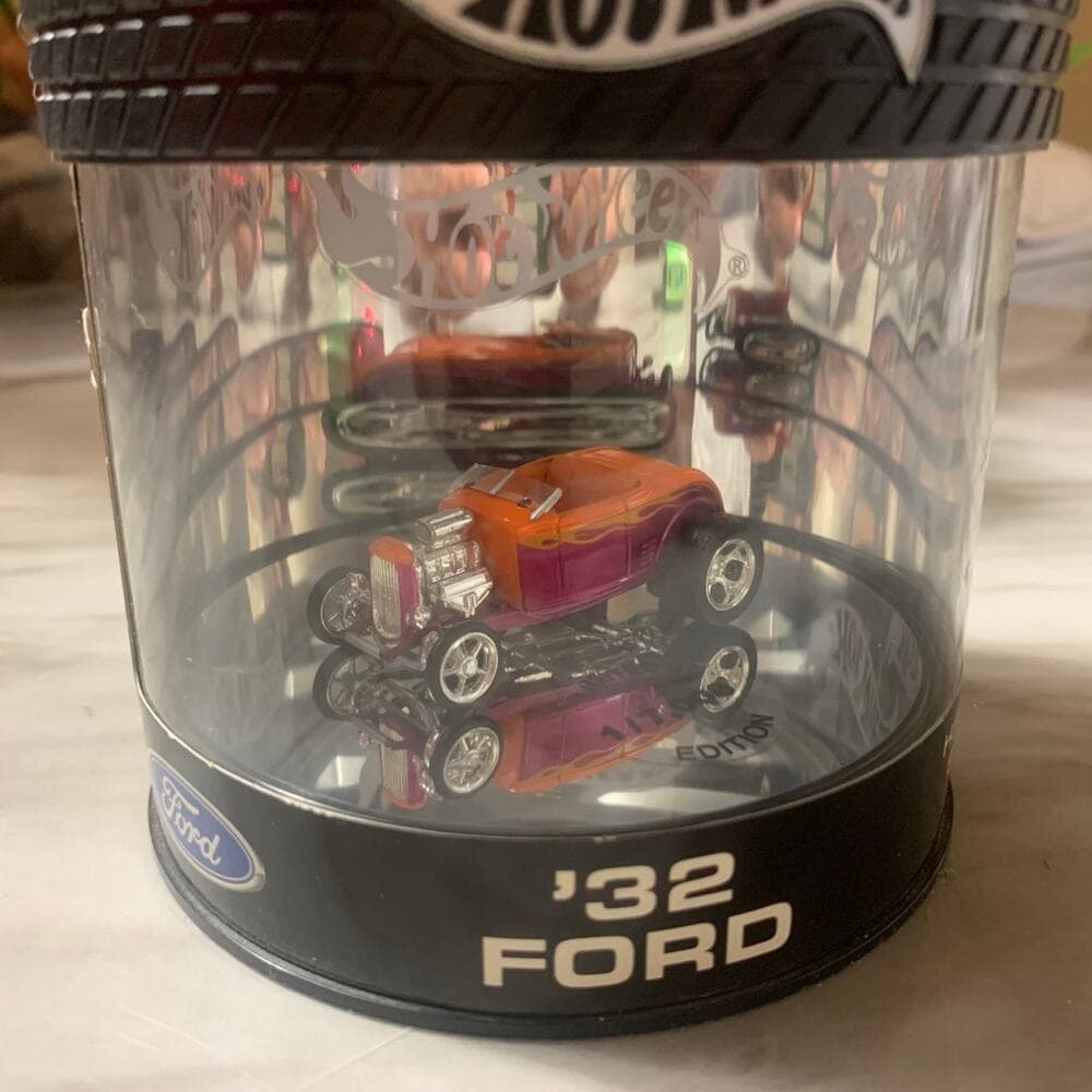 Hot Wheels '32 Ford Hot Rod Series Showcase Oil Can NEW