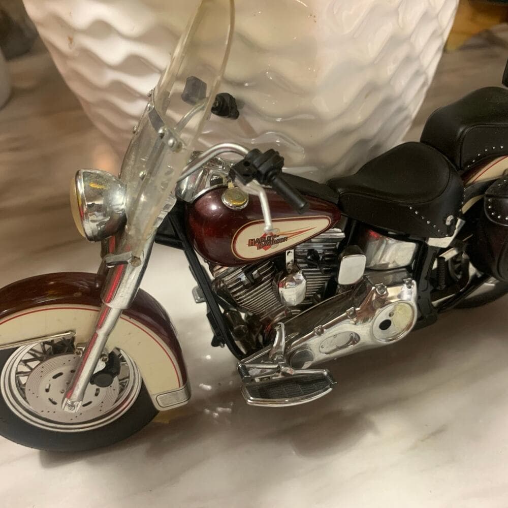 Precision Models Harley-Davidson Softail Classic 1/10 Diecast Complete! - Thumbnail 2