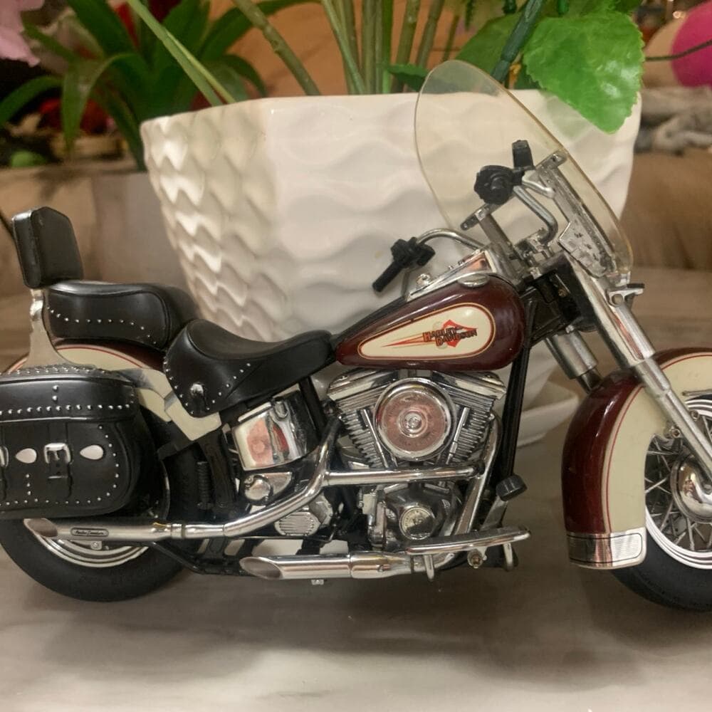 Precision Models Harley-Davidson Softail Classic 1/10 Diecast Complete! - Thumbnail 3
