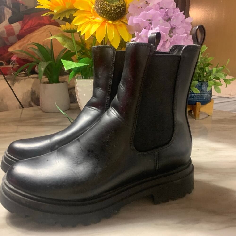 Women’s boots size 8 good co - Thumbnail 3