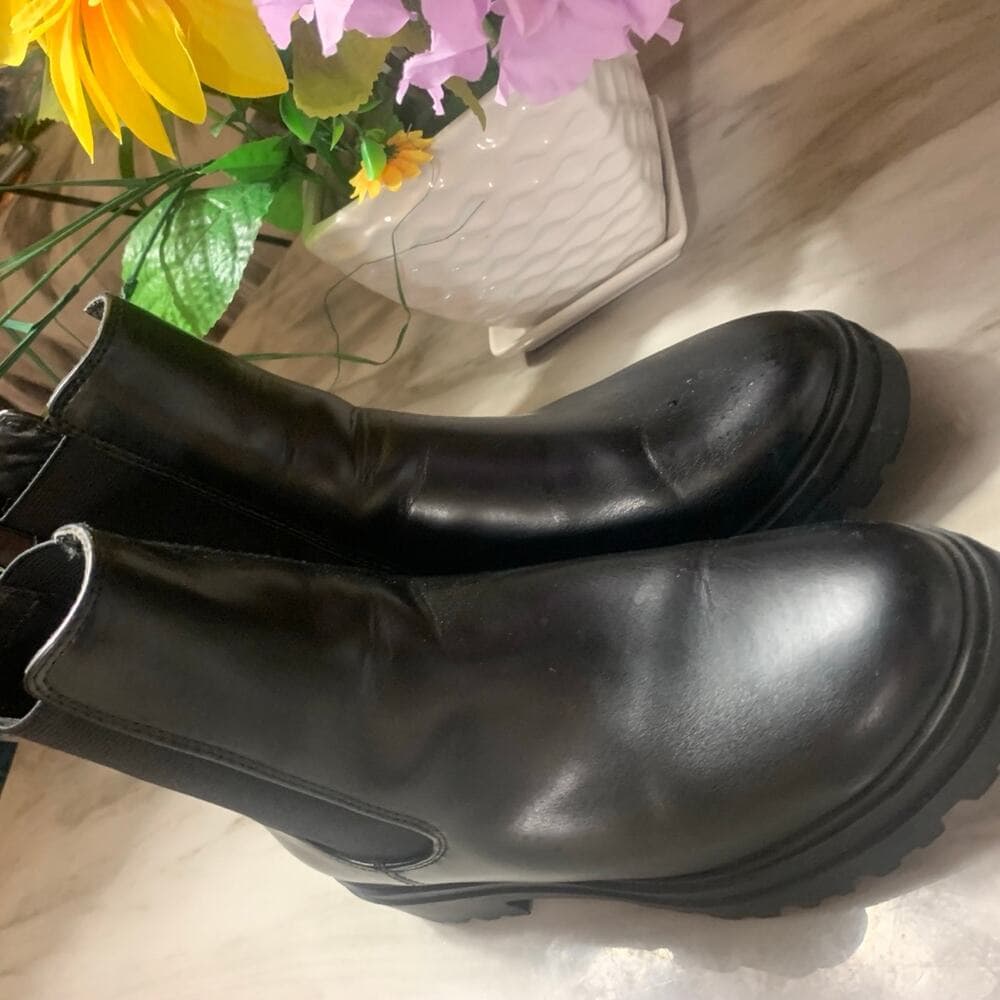 Women’s boots size 8 good co