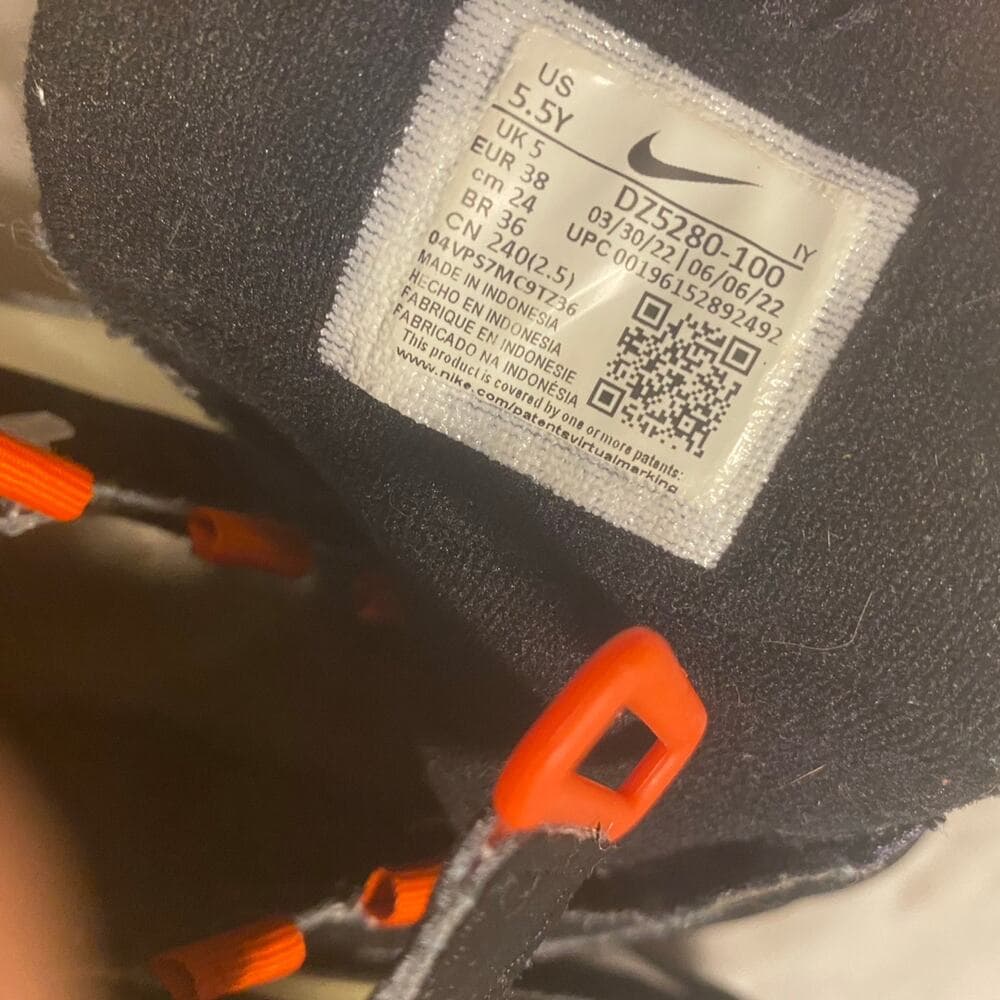 Nike sneakers for kids size 5.5 - Thumbnail 9