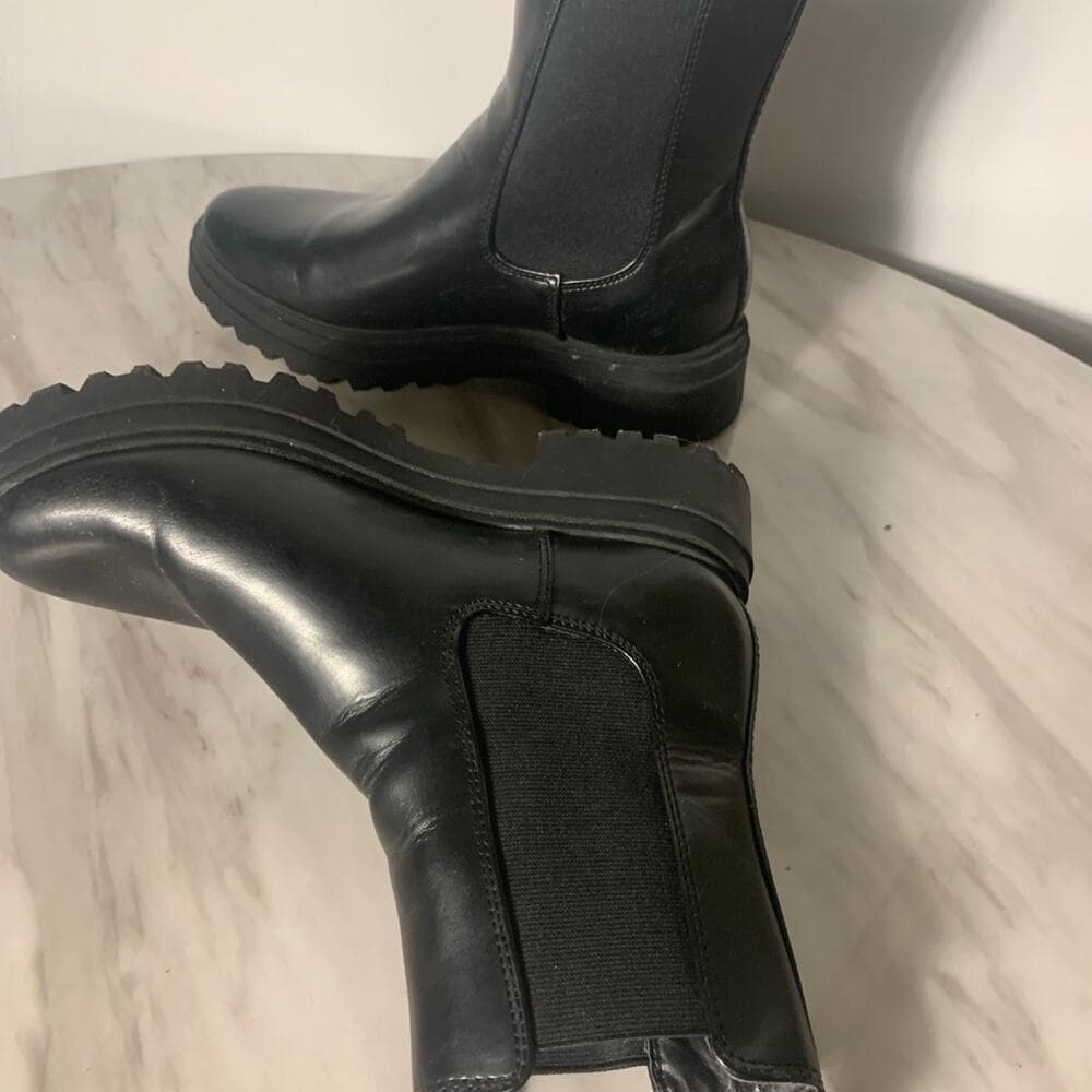 Women’s boots Size 8 in good condition