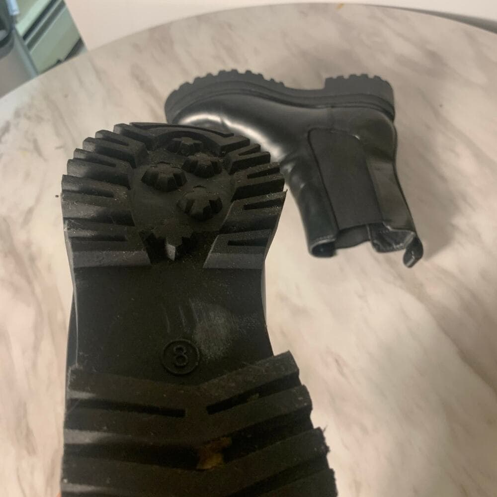 Women’s boots Size 8 in good condition - Thumbnail 3