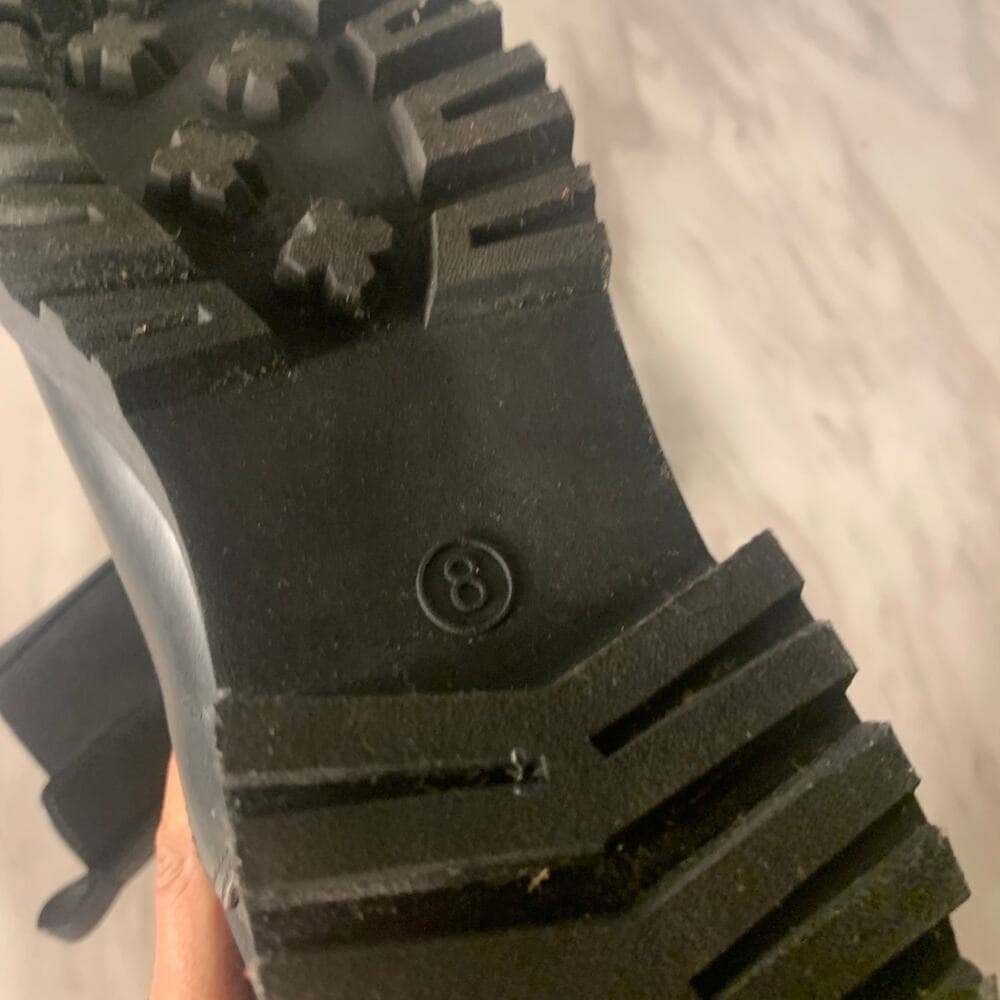 Women’s boots Size 8 in good condition - Thumbnail 4
