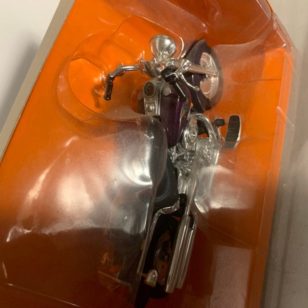 Maisto Series 17 Harley Davidson 1:18 Scale Diecast Motorcycle Purple