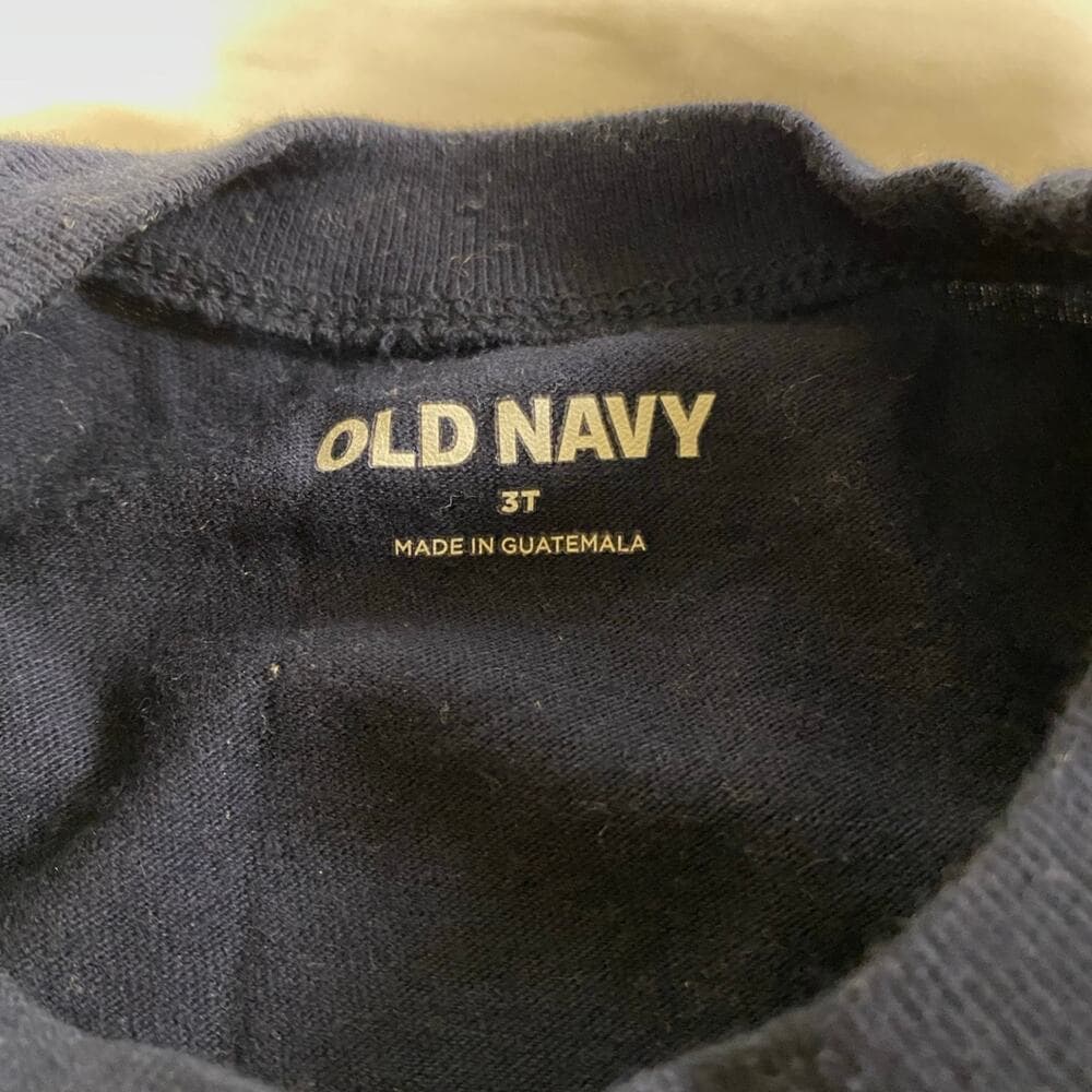 Old navy kids long sleeve 3T - Thumbnail 2