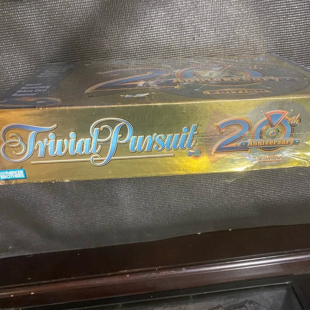 Hasbro Games Trivial Pursuit 20th Anniversary - Thumbnail 6