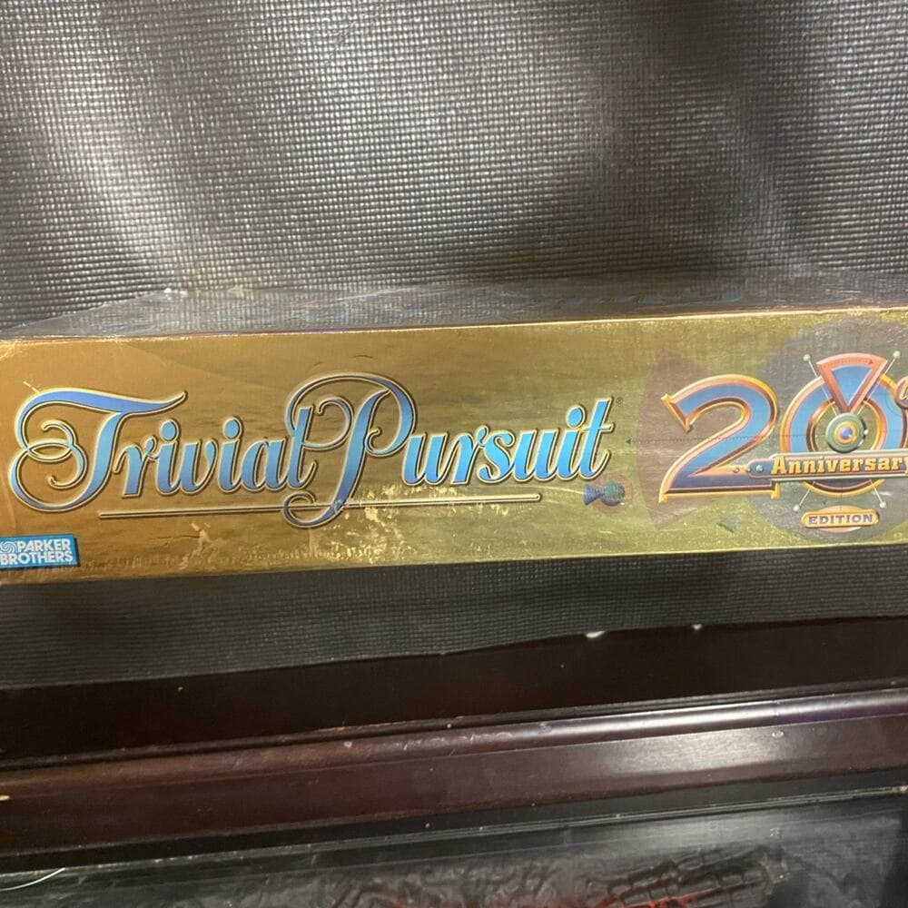 Hasbro Games Trivial Pursuit 20th Anniversary - Thumbnail 4