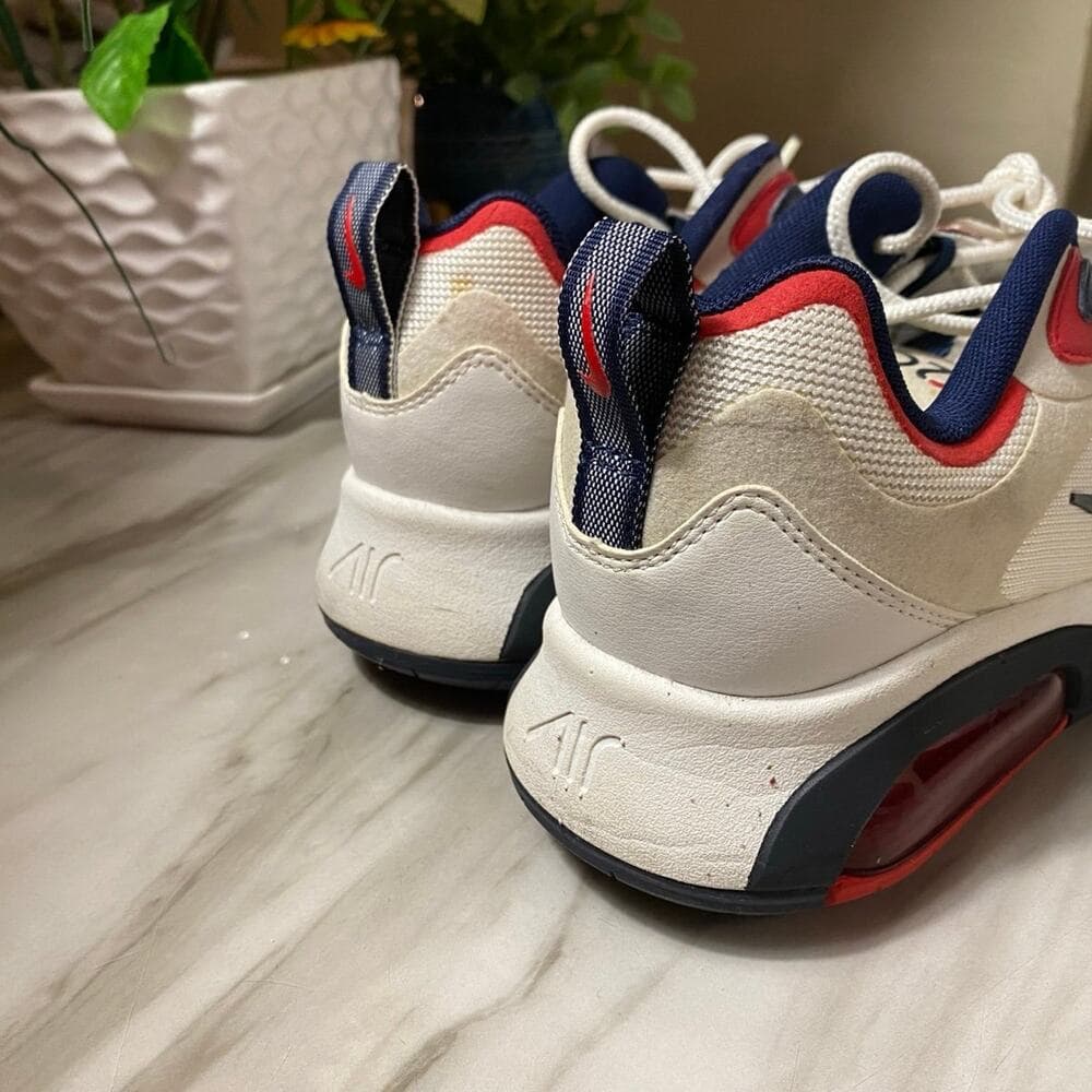 Nike Size 8.5 sneakers - Thumbnail 2