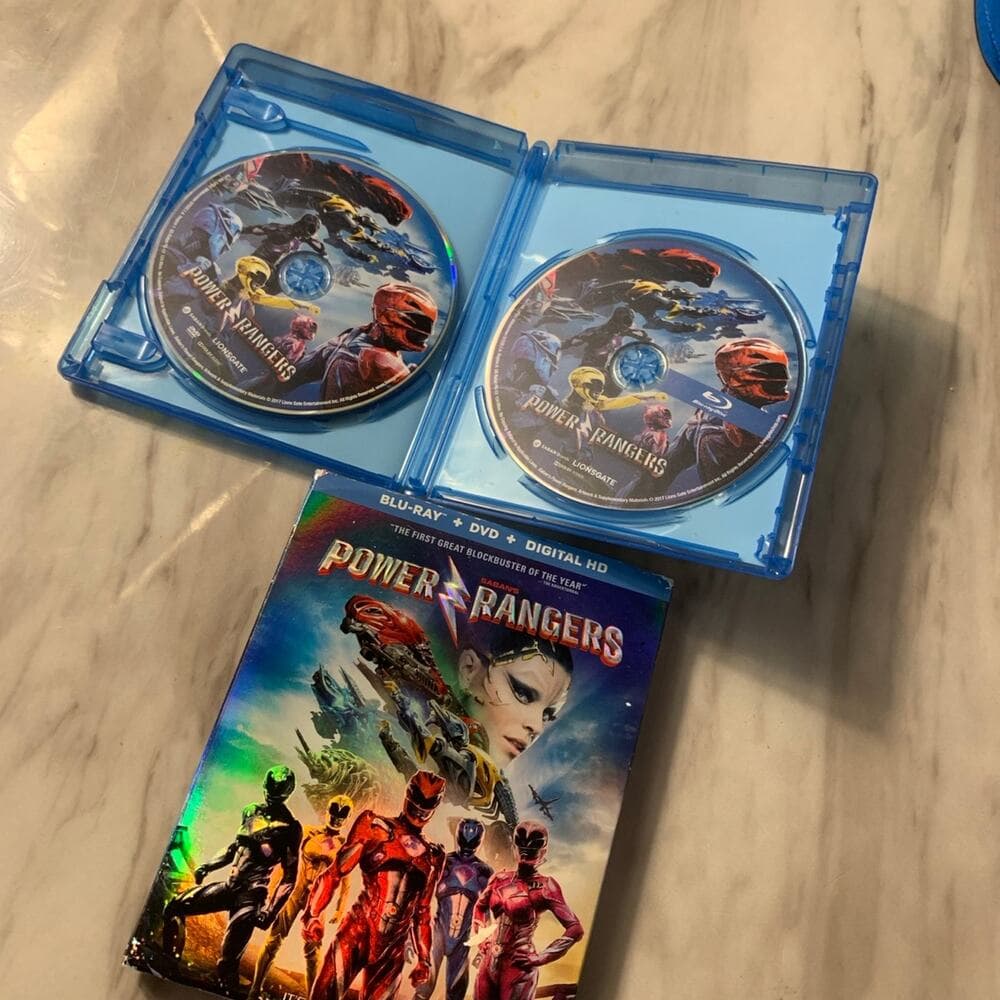 Saban's Power Rangers [Blu-ray + DVD + Digital] DVDs - Thumbnail 2