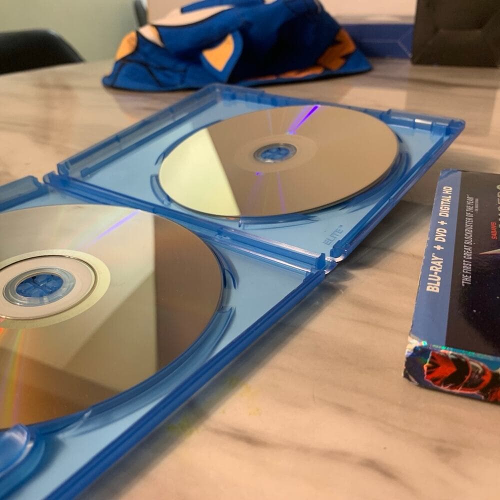 Saban's Power Rangers [Blu-ray + DVD + Digital] DVDs - Thumbnail 3