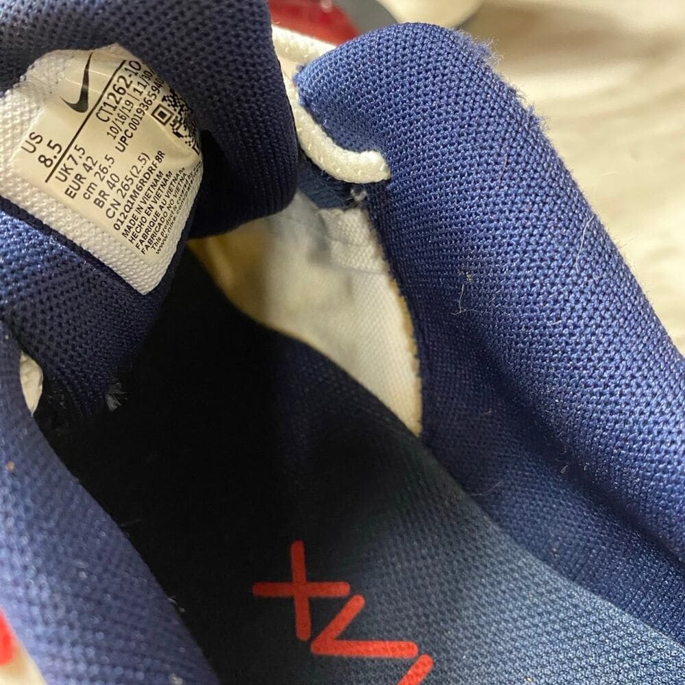 Nike Size 8.5 sneakers - Thumbnail 4