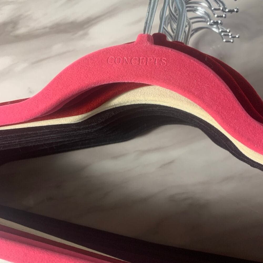 A Bundle Of 21 Hangers - Thumbnail 3
