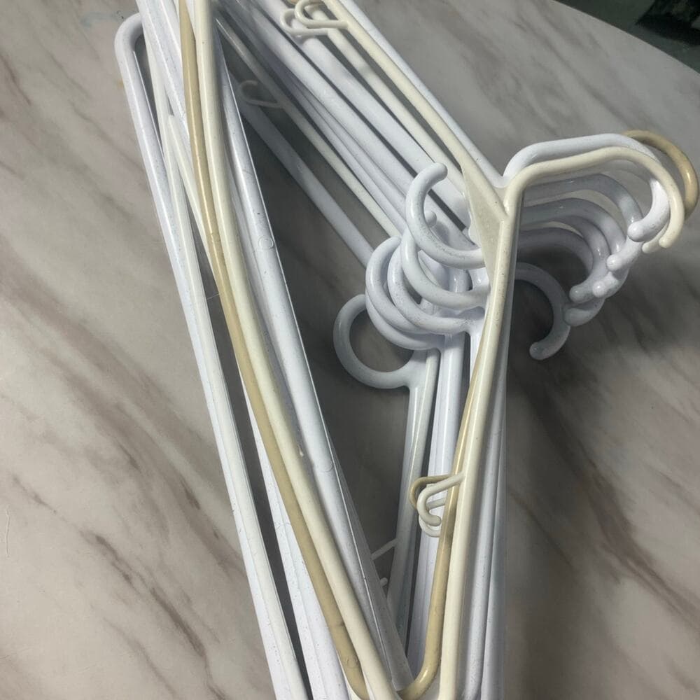 A Bundle Of 30 Plastic Hanger - Thumbnail 2