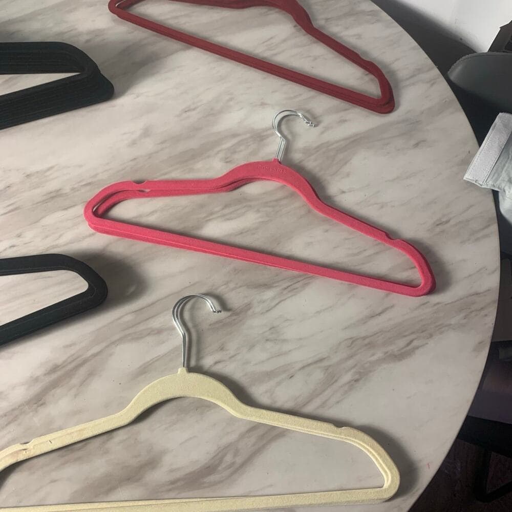 A Bundle Of 21 Hangers - Thumbnail 2