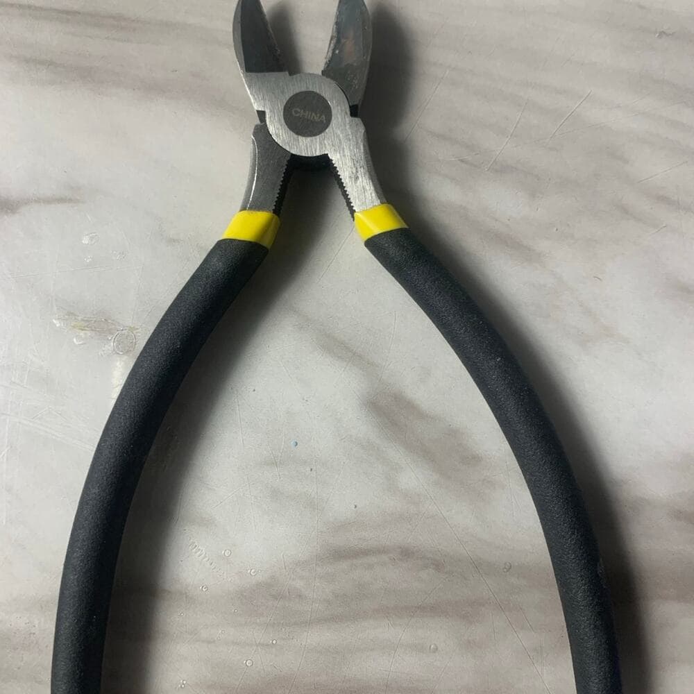 Black & Yellow Wire Cutting - Thumbnail 3