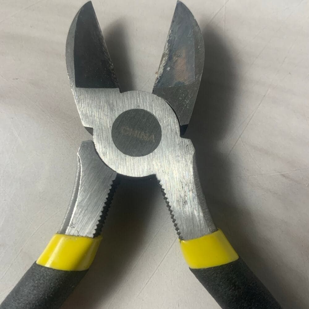 Black & Yellow Wire Cutting - Thumbnail 4