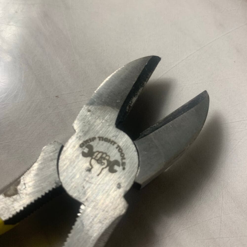 Black & Yellow Wire Cutting - Thumbnail 2