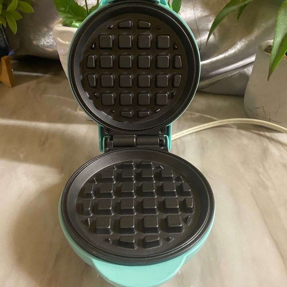 MyMini™ Personal Electric Waffle Maker - Thumbnail 2