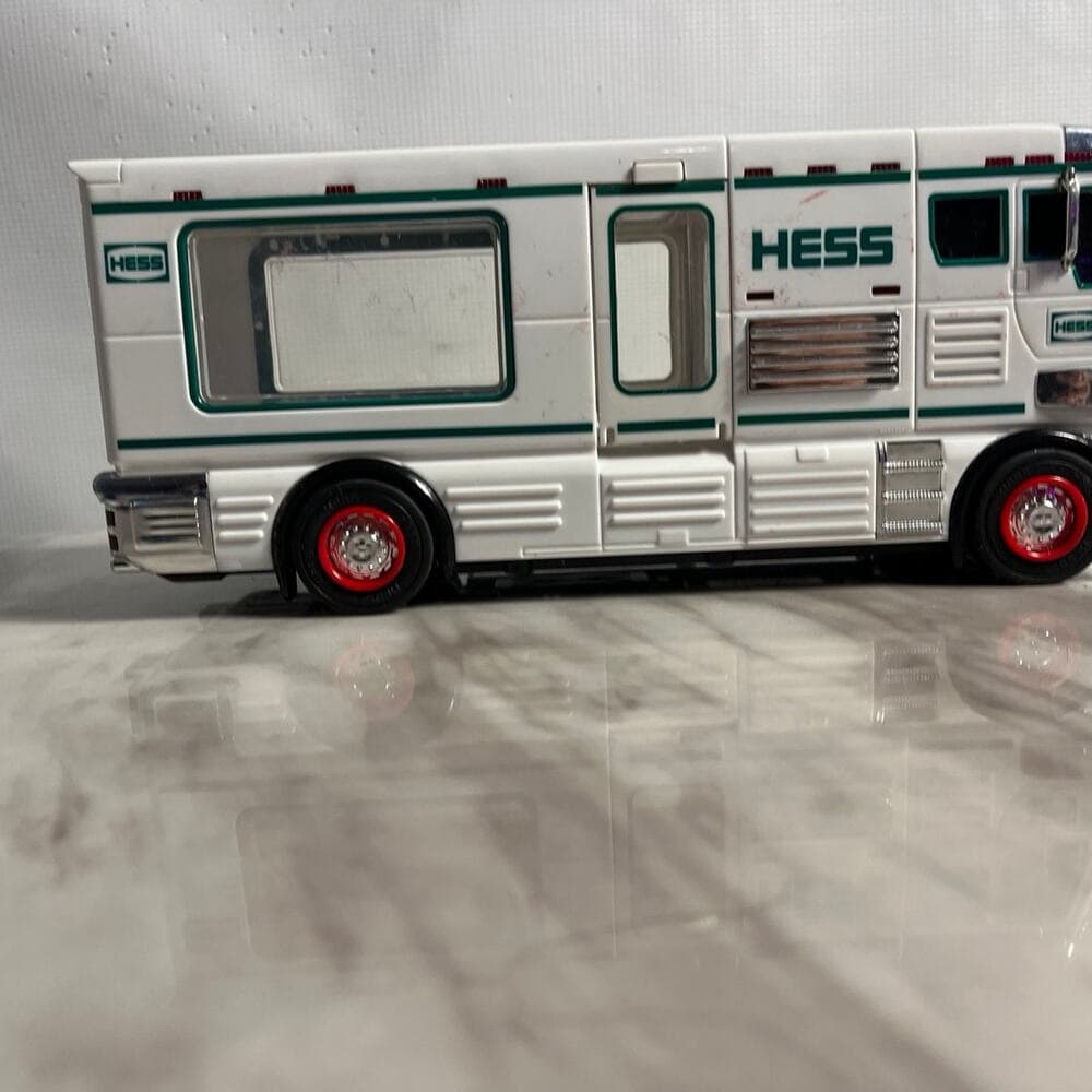 Hess 2018 Toy Truck RV - Thumbnail 3