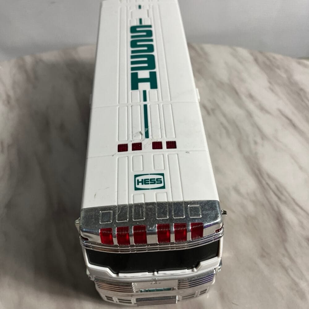 Hess 2018 Toy Truck RV - Thumbnail 2