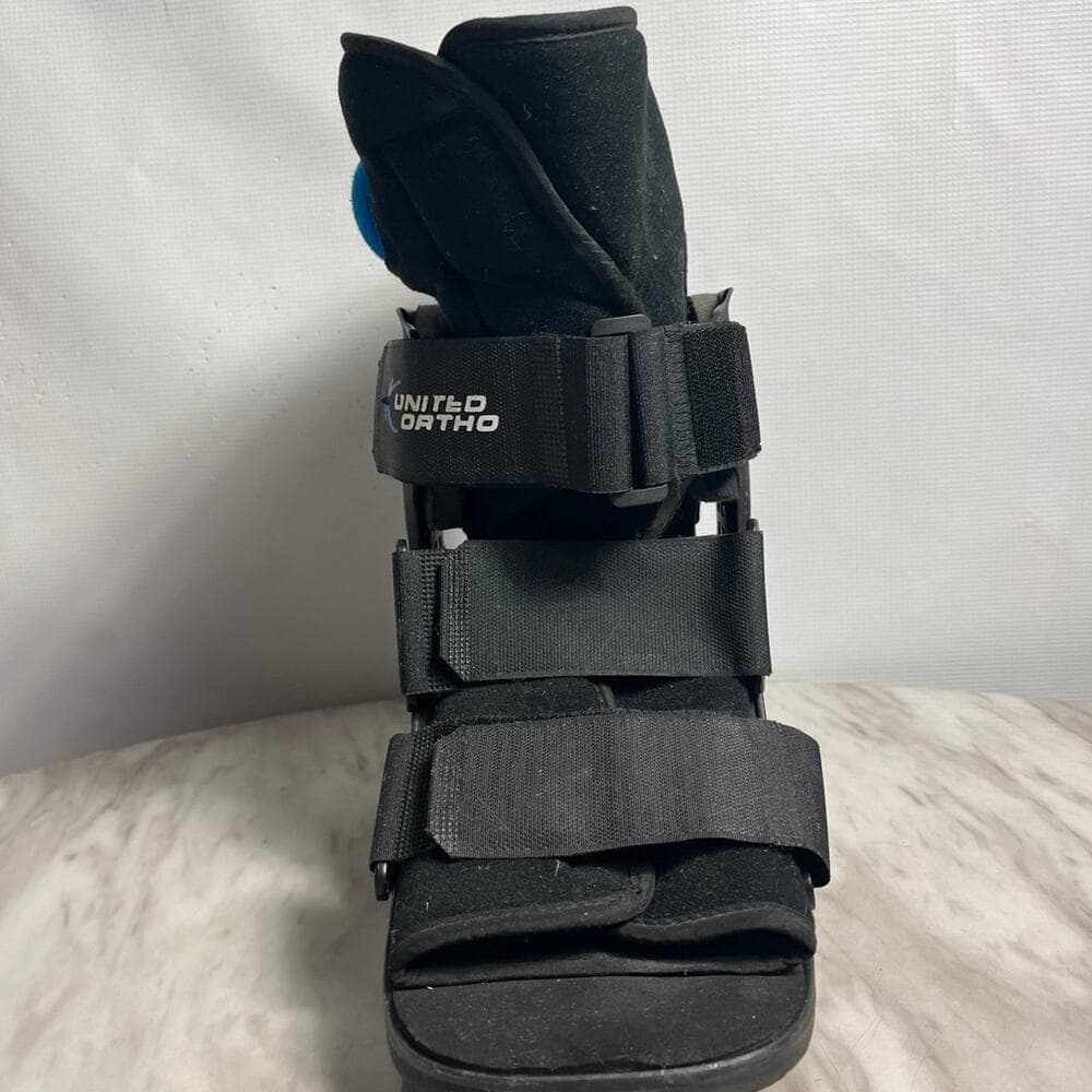 The United Ortho air short cam walking boot Size Medium - Thumbnail 3