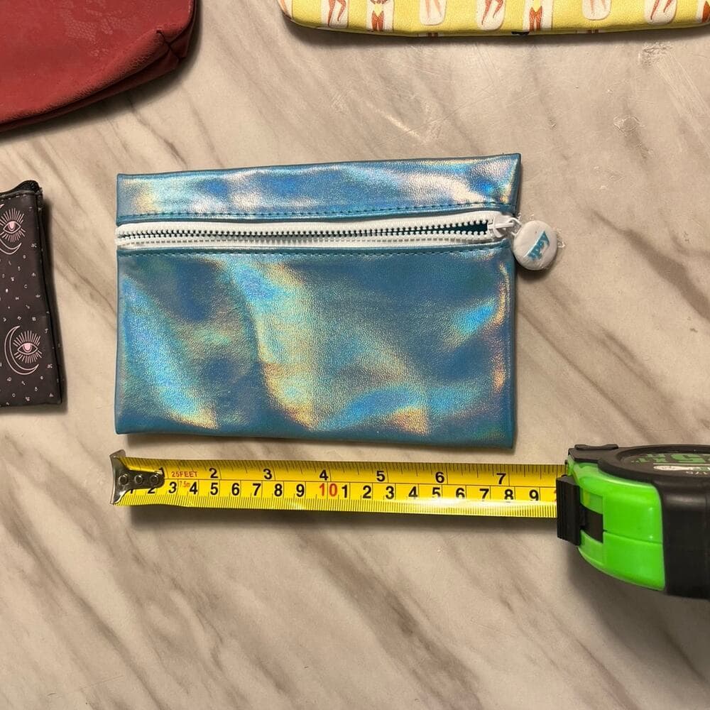 A Bundle Of 8 Spay Makeups Bags - Thumbnail 2