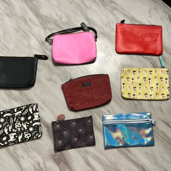A Bundle Of 8 Spay Makeups Bags - Thumbnail 4