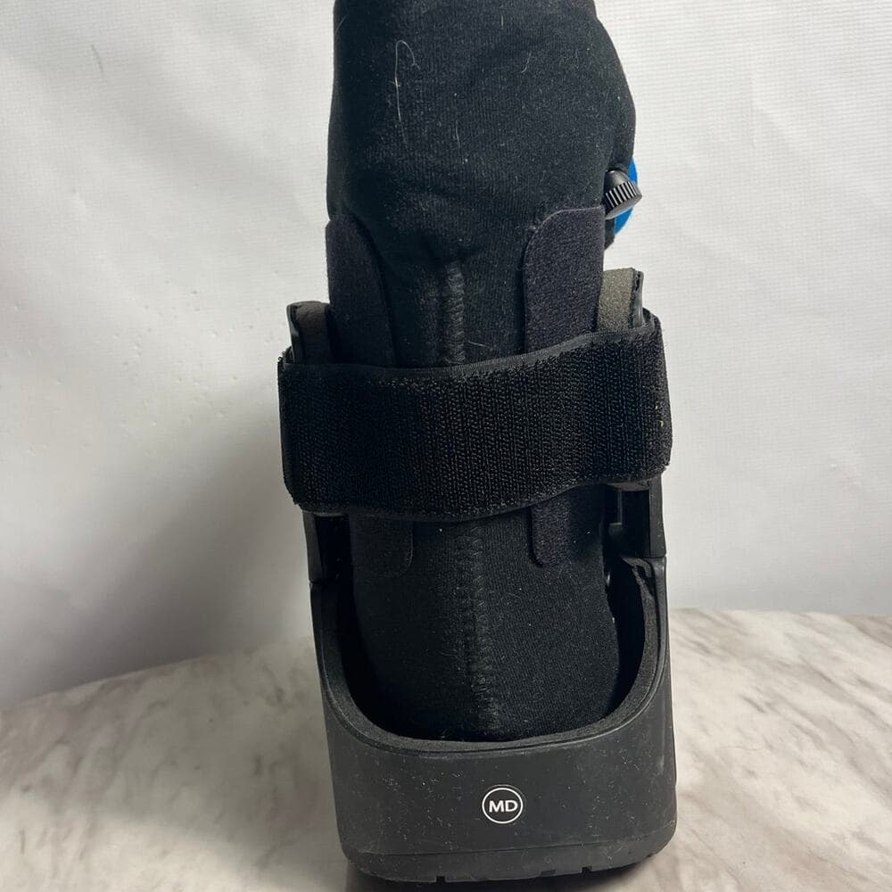 The United Ortho air short cam walking boot Size Medium - Thumbnail 4
