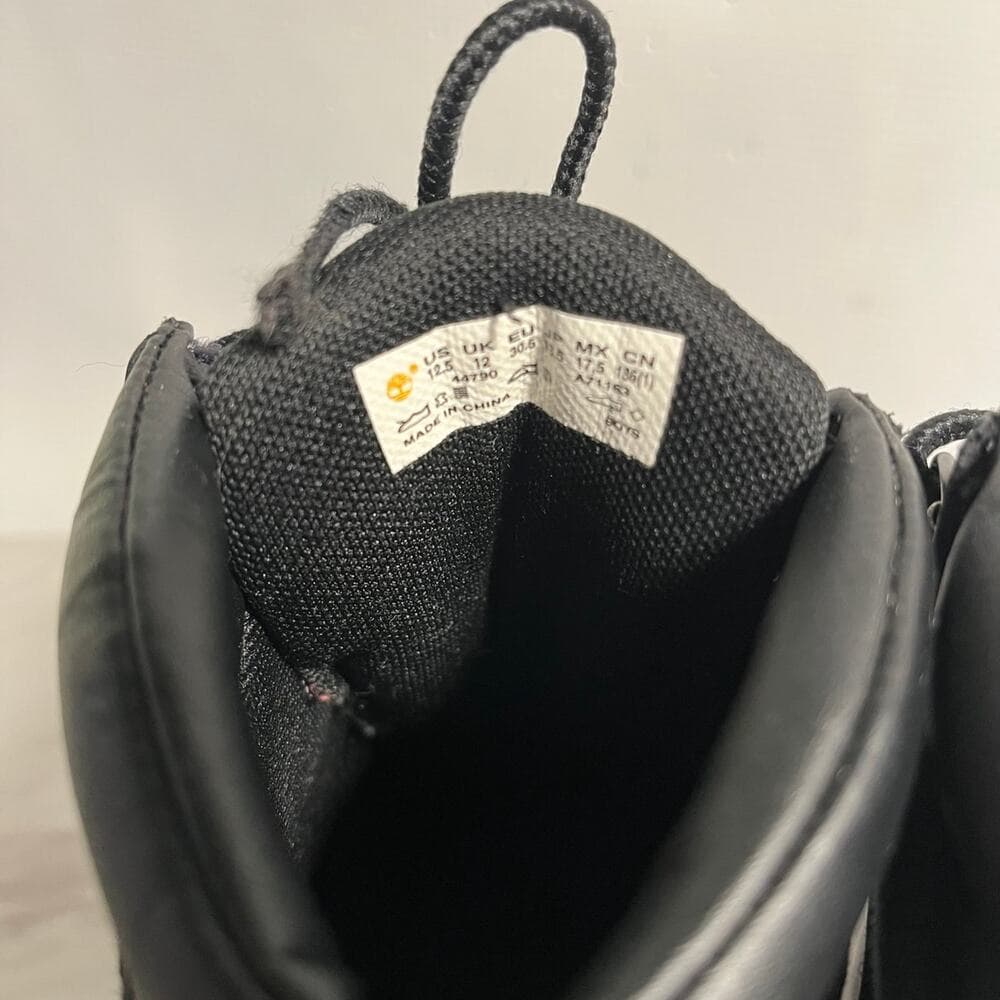 Black Timberland boots for toddlers size 12.5 - Thumbnail 4