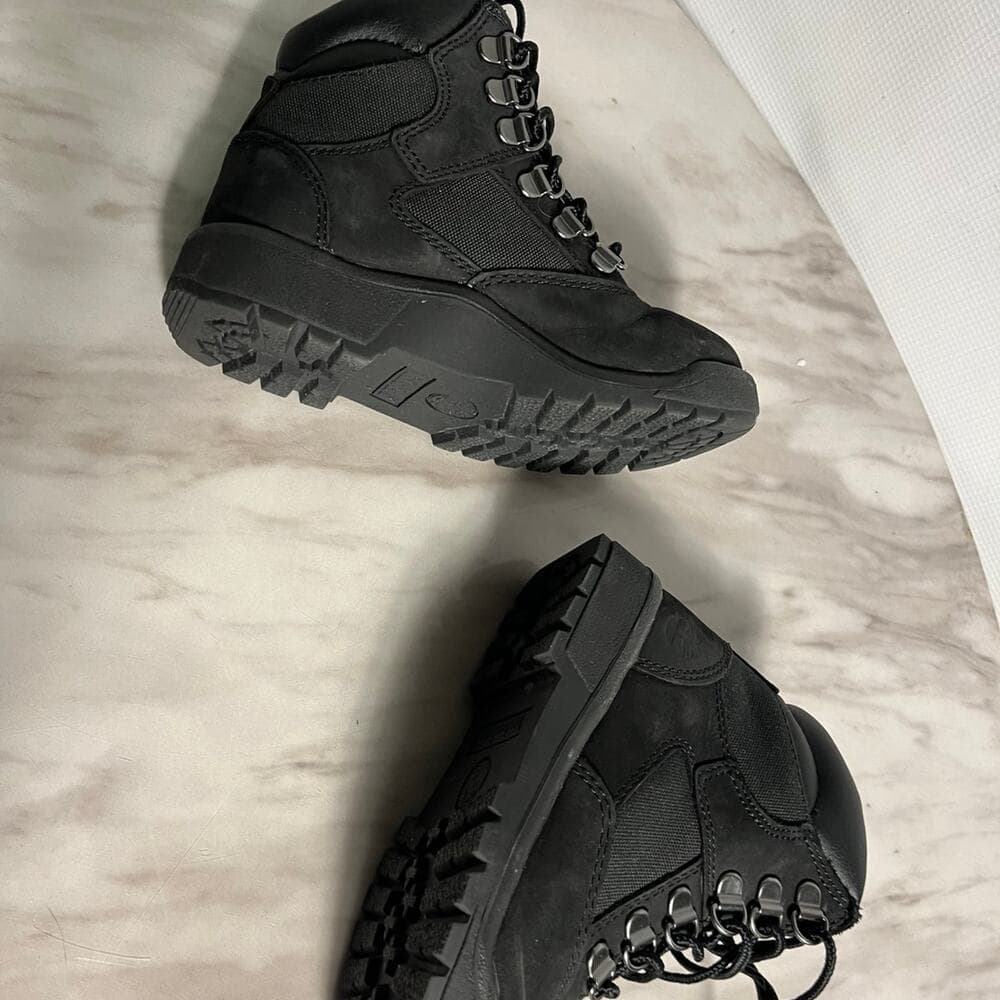 Black Timberland boots for toddlers size 12.5 - Thumbnail 5