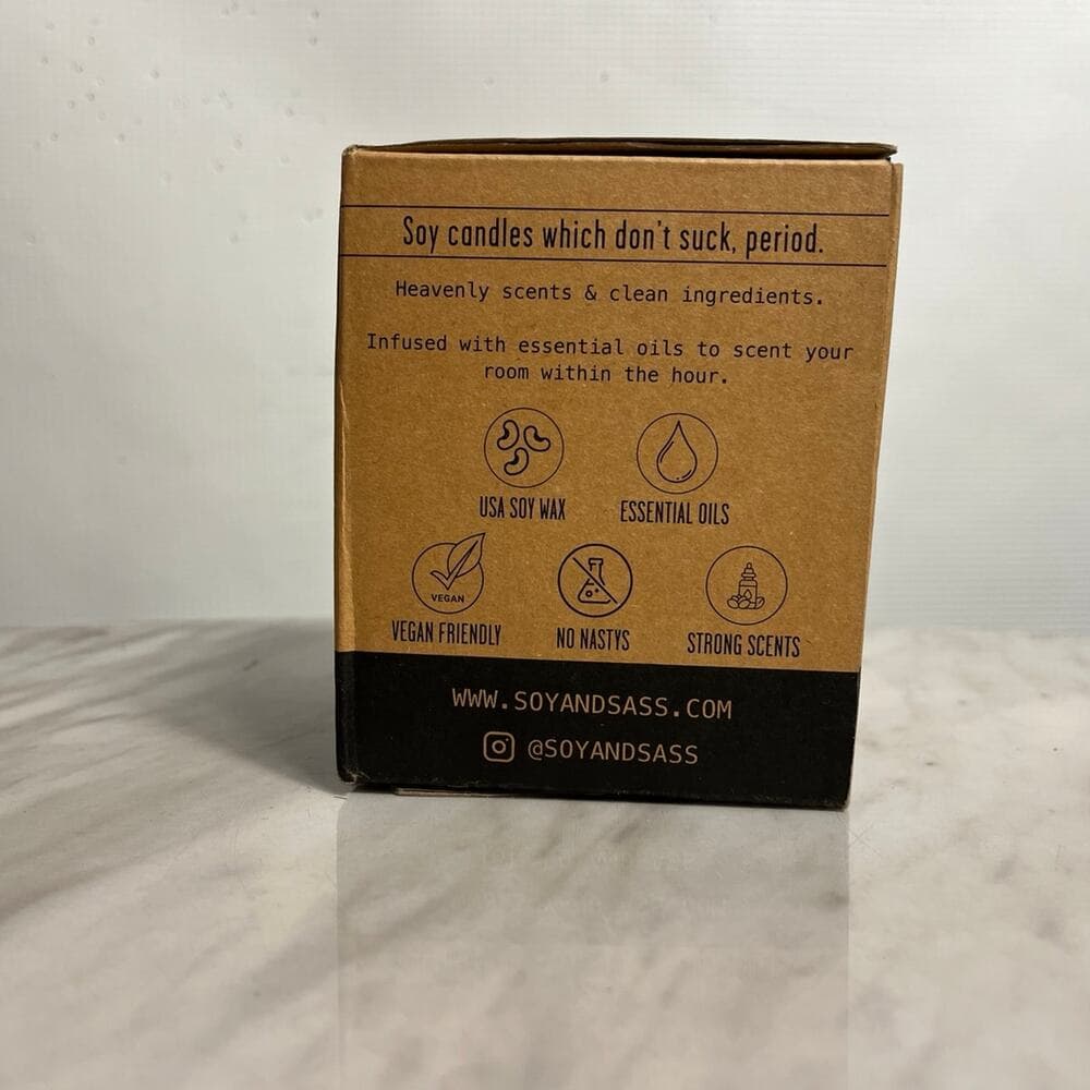 Mr. & Mrs. 2025, Lavender Scented Candle - Thumbnail 4