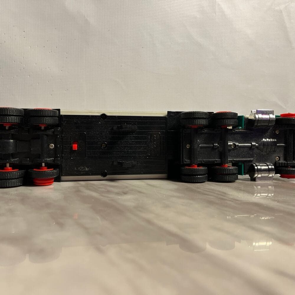 Rare 1997 Hess Oil Toy Truck with Racers - Tested Working Model - Thumbnail 6