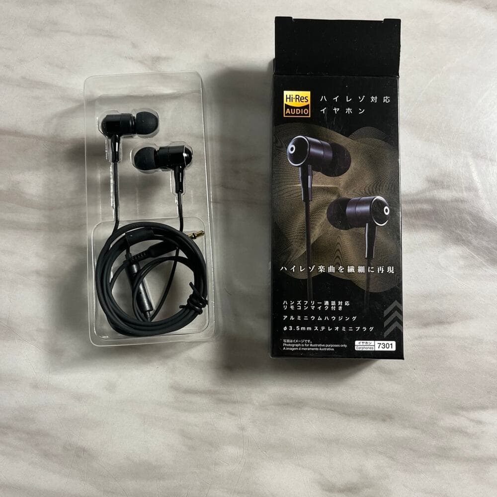 Black Wire Headphones - Thumbnail 2