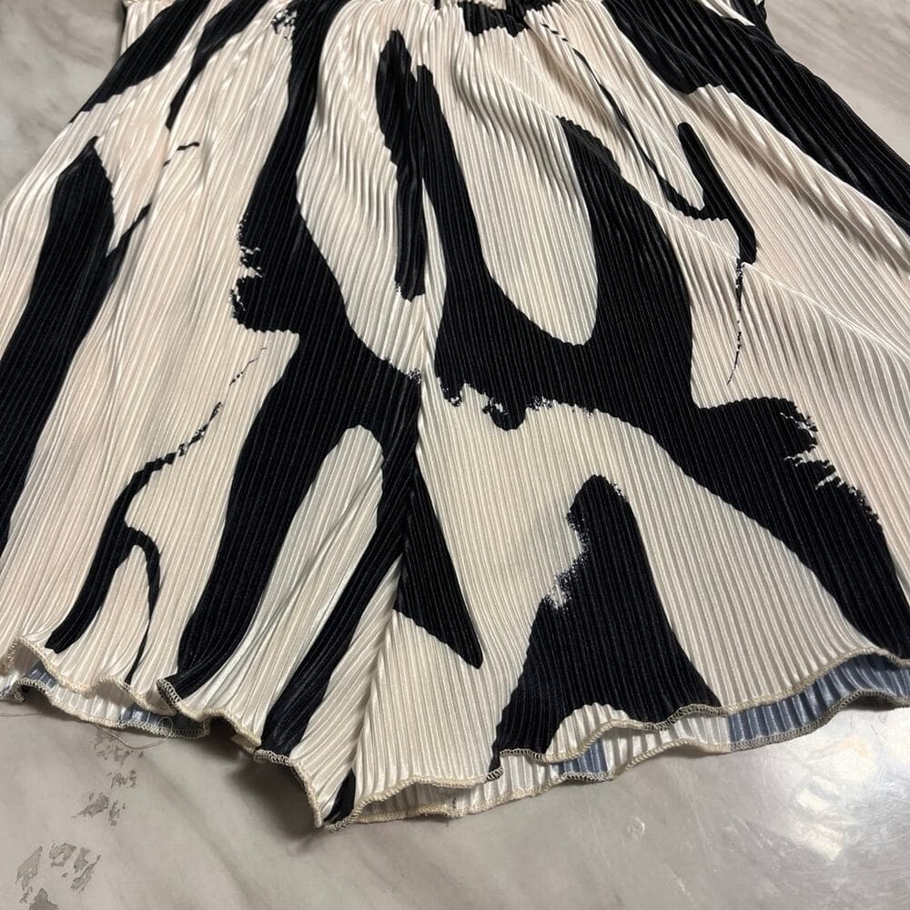 SHEIN Black & White Romper Size XL