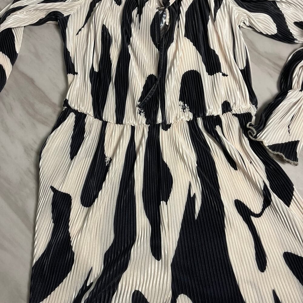 SHEIN Black & White Romper Size XL - Thumbnail 3