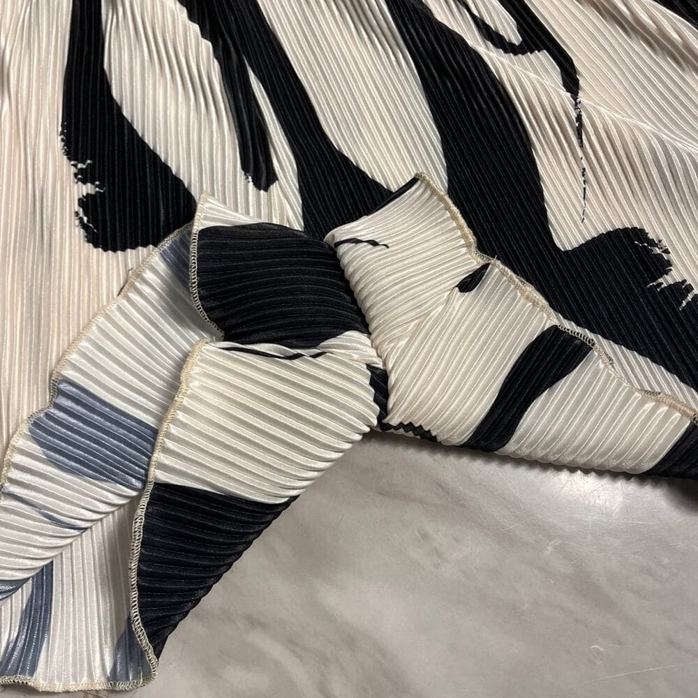 SHEIN Black & White Romper Size XL - Thumbnail 2