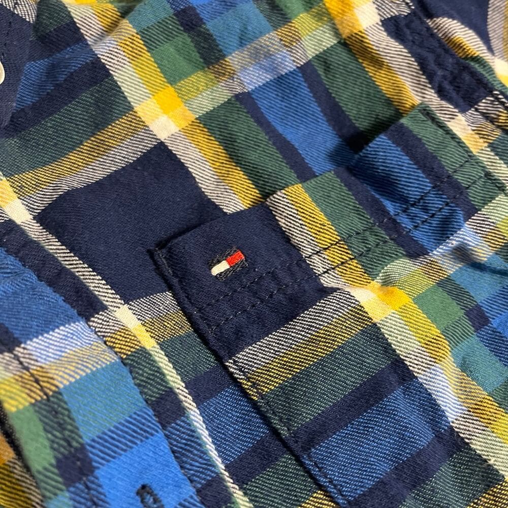 Tommy Hilfiger Graphic Plaid Button Down Flannel Shirt Pockets Youth Size 8/10 - Thumbnail 2