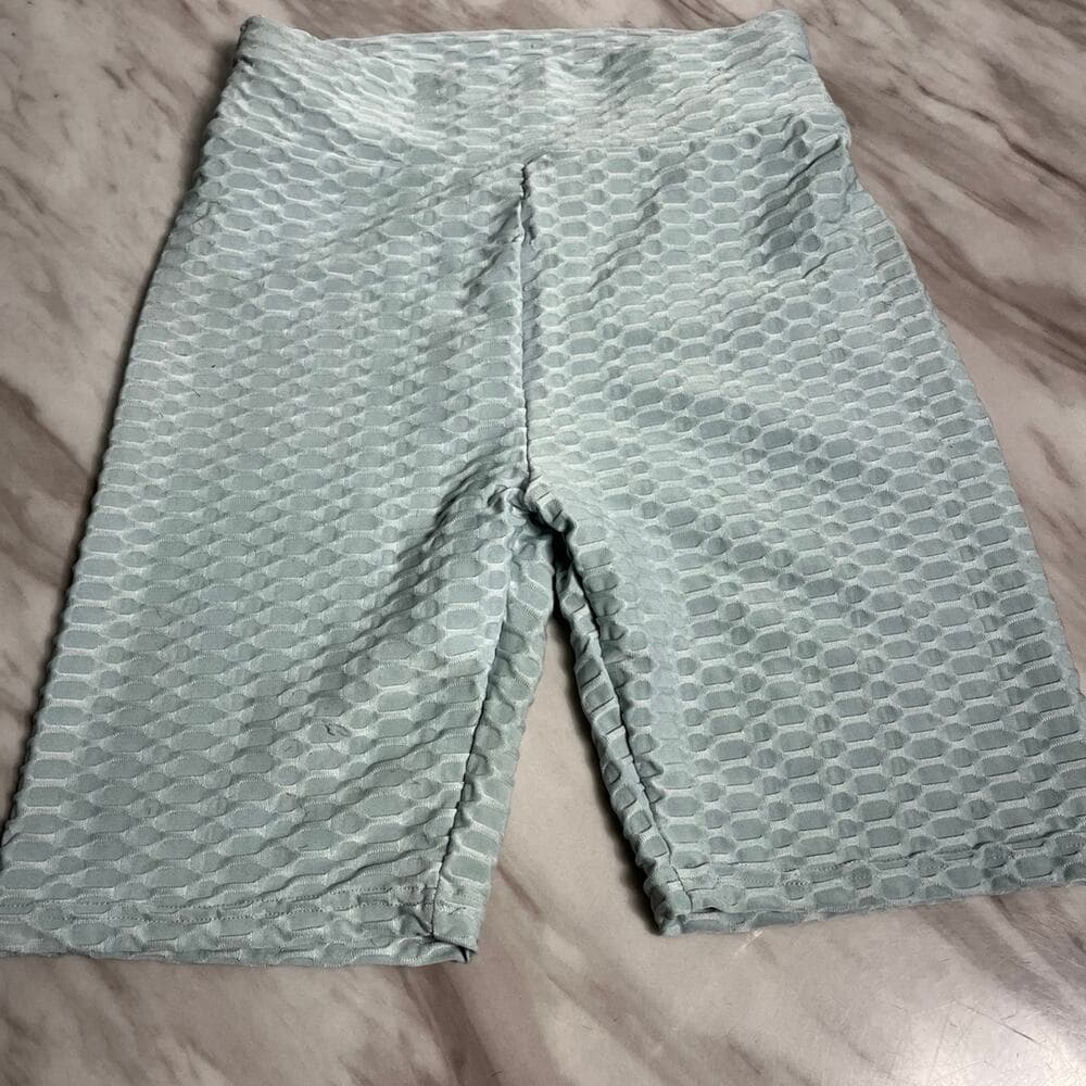 Forever 21 Women’s Active Ruched-Bum Biker Shorts Size Medium - Thumbnail 2