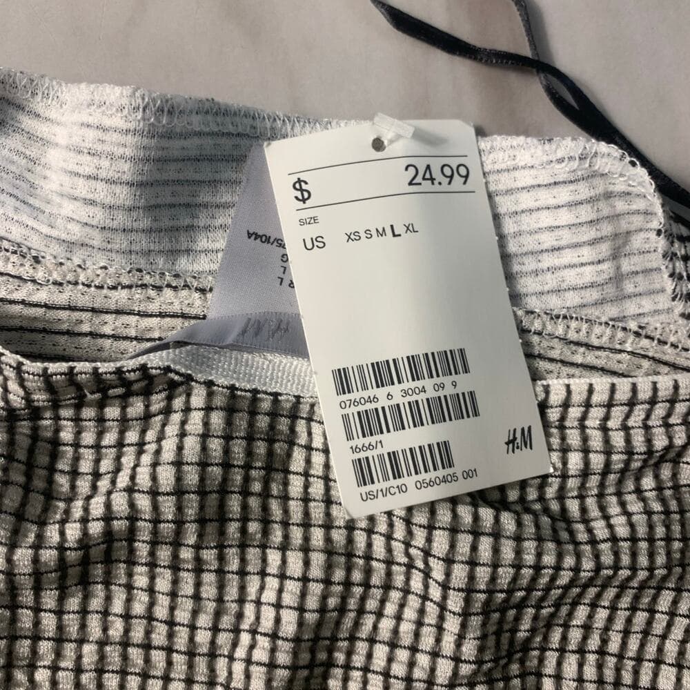 H & M Long Sleeve T-Shirt Size Large