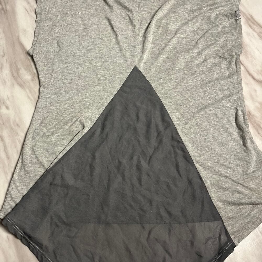 Gray with flower L shirt - Thumbnail 3