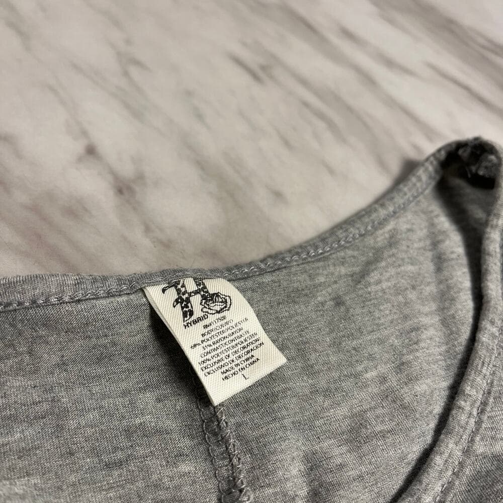 Gray with flower L shirt - Thumbnail 2