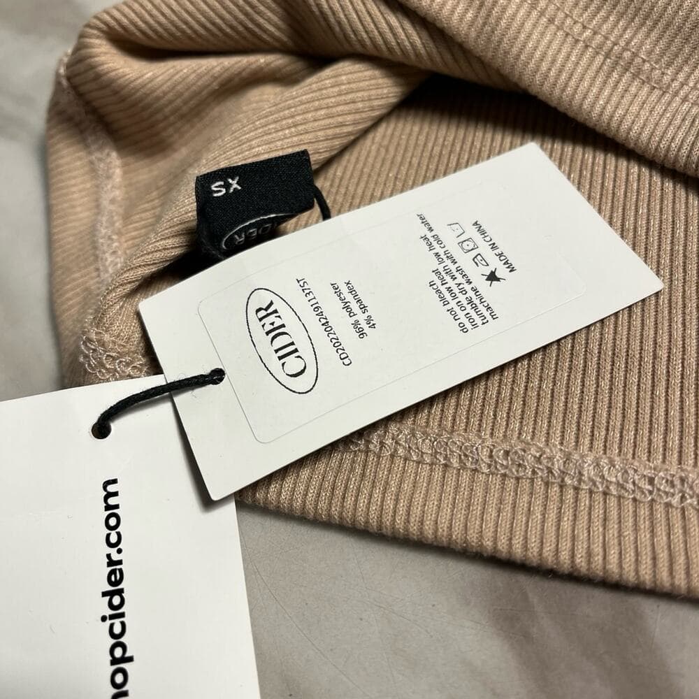 Women’s Top Size XS - Thumbnail 2