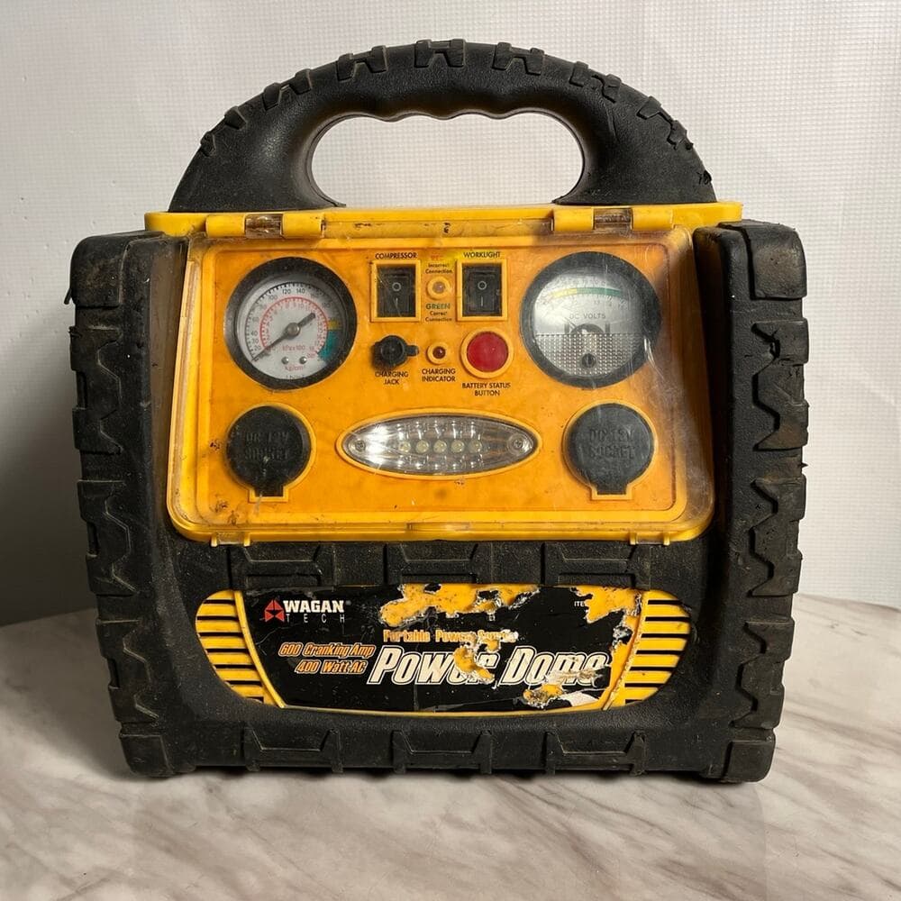 Wagan 400 Watt Power Dome Jumpstarter with Air Compressor and 5 LED Utility Ligh