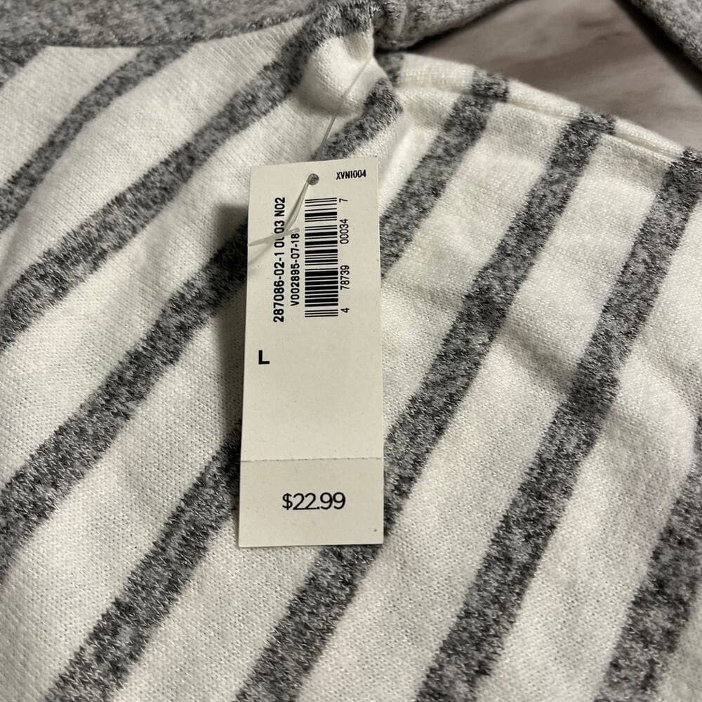 Old Navy Women’s Long Sleeve Size Large - Thumbnail 3