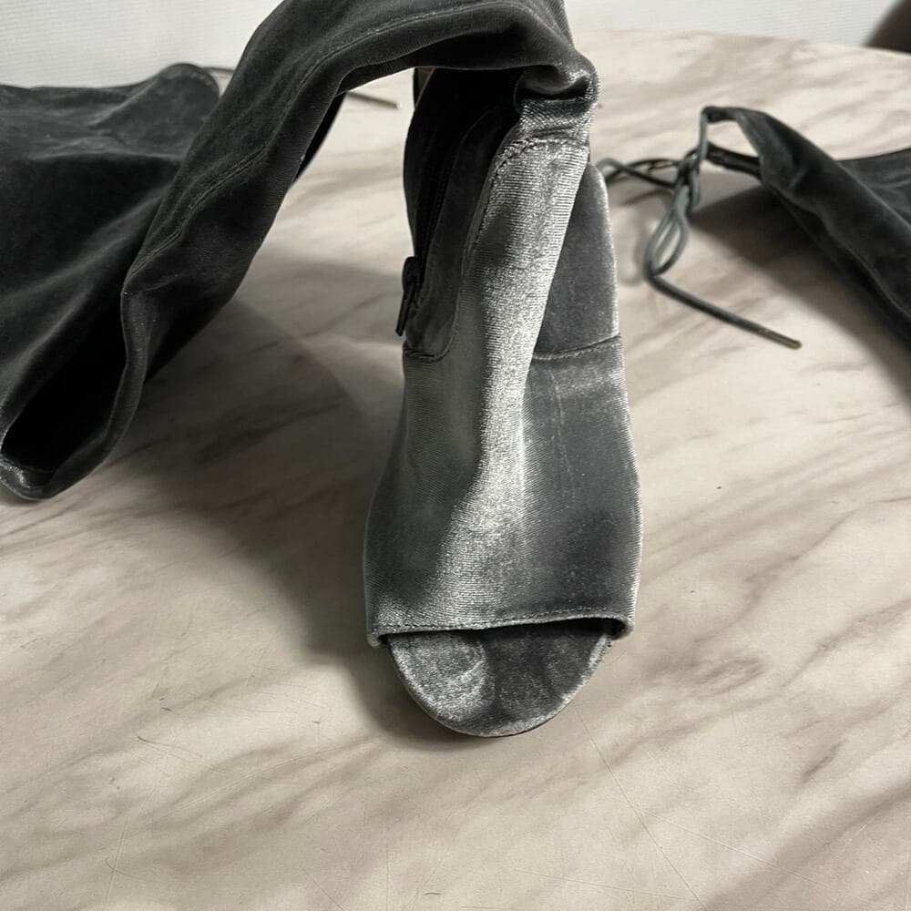 Long Women’s Sliver Boots Size 8.5 - Thumbnail 3