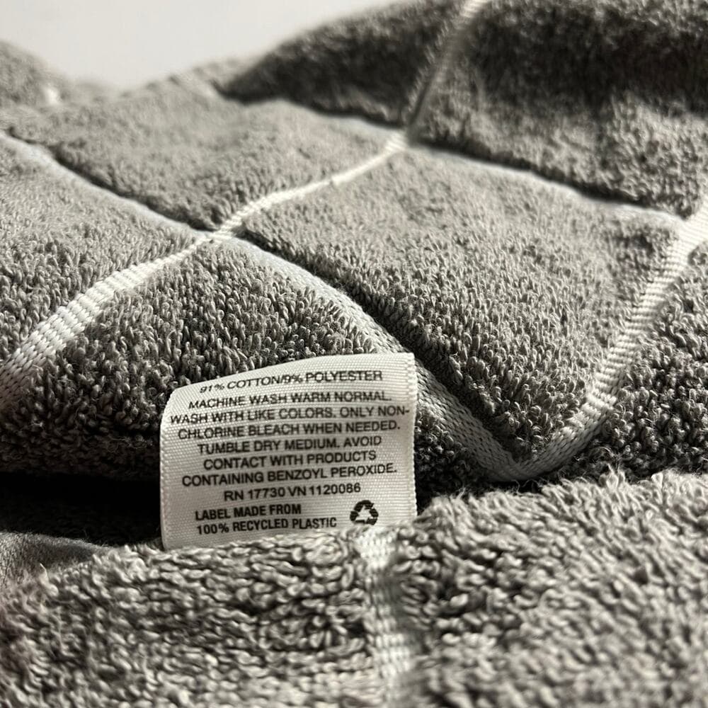2 Room Essentials Grey & White Towels - Thumbnail 3