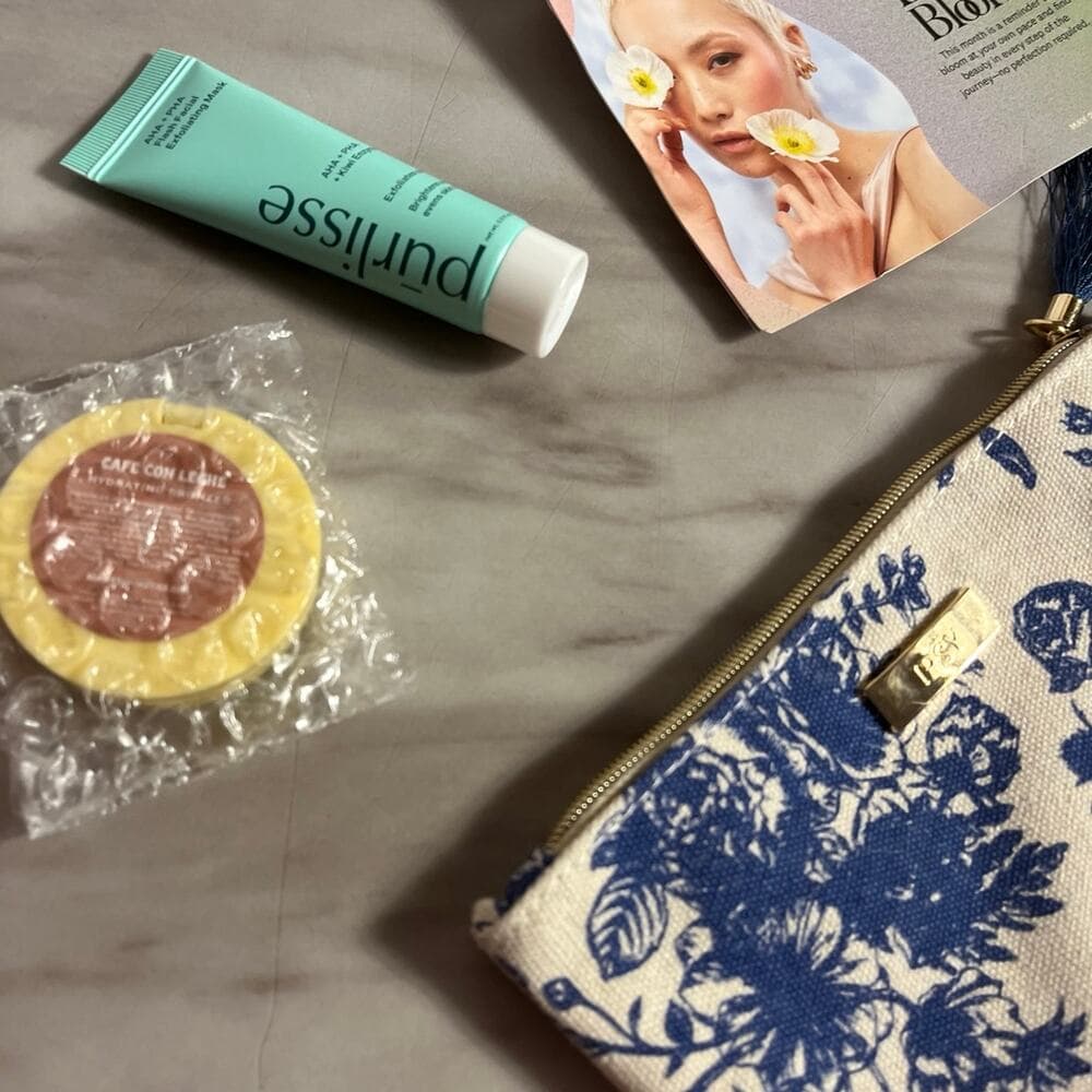 May’s Glam Bag Is Here and She’s a Vintage Beauty - Thumbnail 2